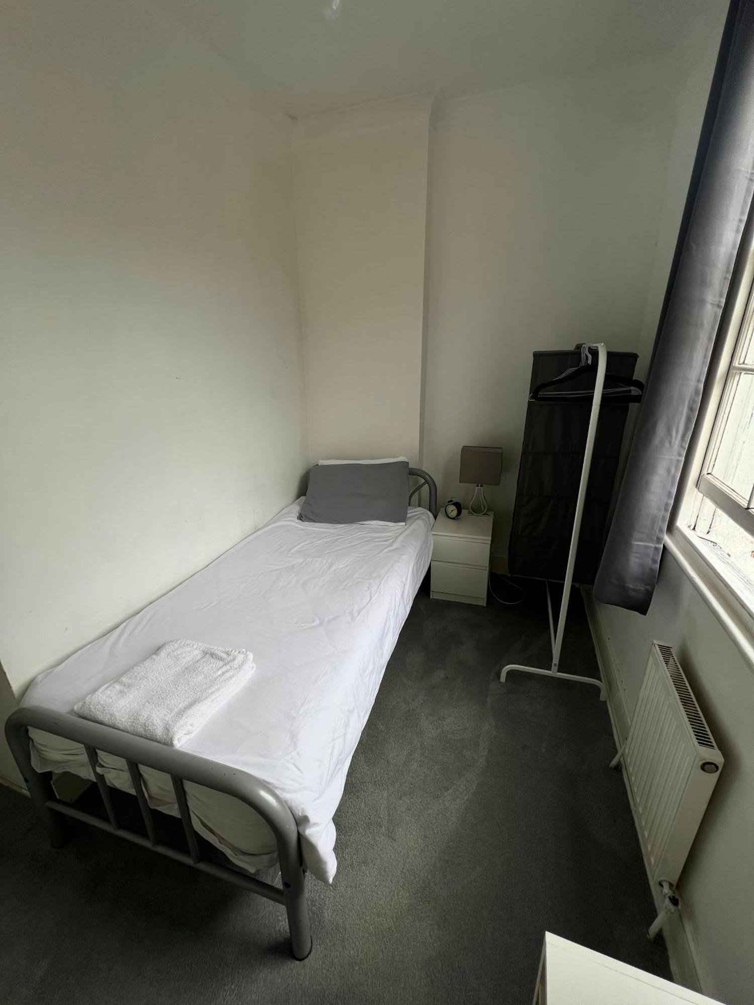 Gazde/Camere de închiriat In *